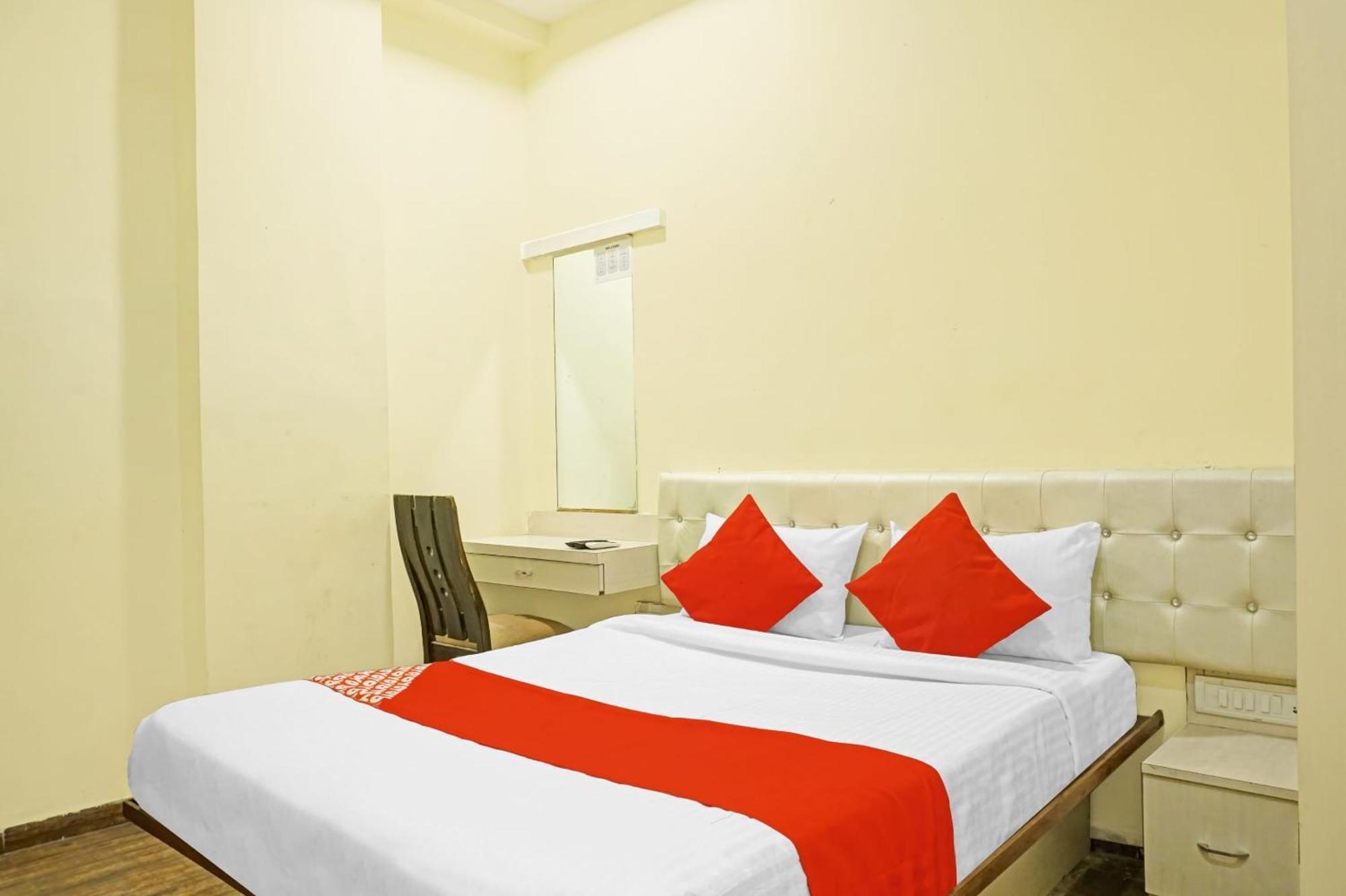 Hotel O 24K Inn Mundhwa Bagian luar foto