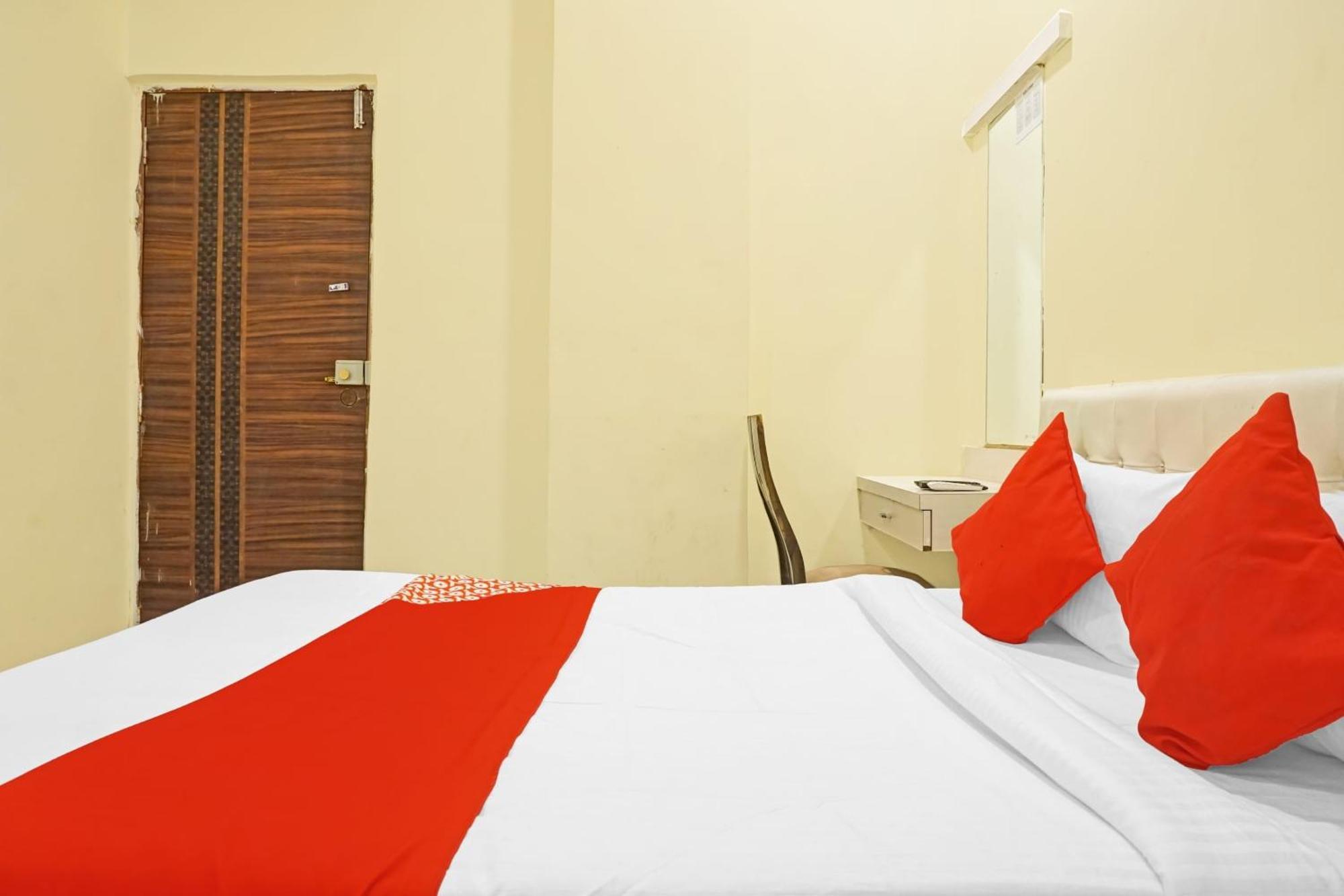 Hotel O 24K Inn Mundhwa Bagian luar foto